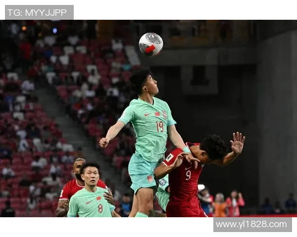 国足迎战新加坡期待突破重围全力争取胜利展现团队实力与斗志